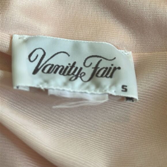 Vanity Fair Pink Nylon Short Robe  with 3/4 sleeves with Floral embellishments - Picture 7 of 8